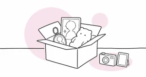 推しグッズを箱に入れ、写真に残して整理する線画